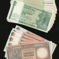  香港纸钞一组33枚， Hong Kong, a group of 33 notes from various banknote issuers, most come from Standard Cha