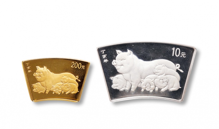  2007年丁亥(猪)年生肖纪念金币1/2盎司扇形等一组2枚 完未流通