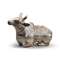  早期银牛一只，重：153g，老工，造型优美，细节清晰，海外回流，保存完好