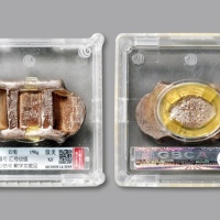  清代云南“成林昌号·汇号纹银”五两牌坊锭一枚，双梁均打“郭记公估号”鱼尾戳记，重：190g，流通于滇缅边区，铸造风格明显有别于省城或大部分城外牌坊锭，工艺较粗劣，少见，底部有一处十字形划痕，公博 XF