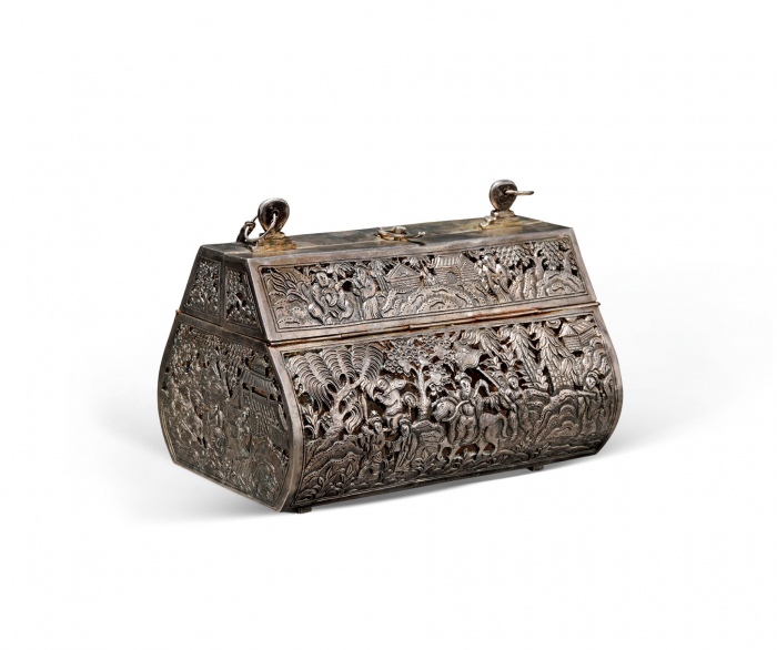  早期人物故事图镂空银手包一只，重：702g，银线编制包带，老工，图案繁复精美，海外回流，保存完好