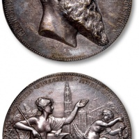  比利时1885年“安特卫普世博会”纪念大银章一枚，高浮雕，工艺精美，金盾 PCGS SP62（85932791）