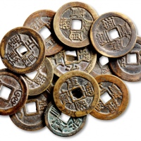  清钱共十四枚，详分：“顺治通宝”背“蓟”一枚、背满汉“宁”一枚、宝泉局折二一枚；“康熙通宝”背满汉“同”一枚、背满汉“原”一枚、背满汉“东”一枚、宝泉局小平二枚；“雍正通宝”宝巩局二枚、宝川局二枚、宝