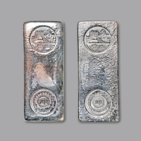  香港早期（50年代）宝生银行拾两银条一枚，重：373.6g，铸造规整，图案清晰，银光闪亮，保存极佳，完全未使用品