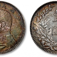  民国三年袁世凯像壹圆银币一枚，错版，打制深峻，醇厚酱五彩包浆，带底光，状态上佳，金盾PCGS MS62（86465533）