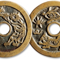  清“驱邪降幅”背“五毒”花钱 极美品