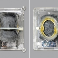  明广西“平乐县解·六年分·抽扣工食银·五十两正·银匠李朝”五十两银锭一枚，重：1852g，此锭造型圆中带方，形制独特，端庄大气，文字錾刻清晰深峻，原味深色氧化包浆，开门见山，状态极佳，罕见品种，目前似