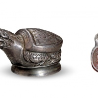  清末新军“第十二标第五营教习都恩记”银制龟印一枚，重：33.4g，造型优美，刻工细腻，包浆醇厚，十分精美，保存完好