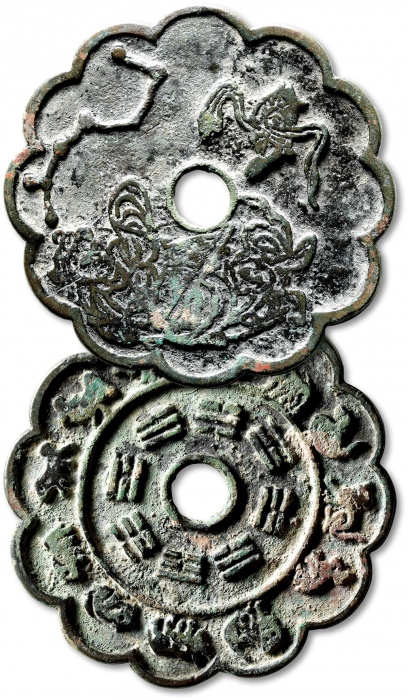  早期“玄武真君”背“八卦十二生肖”葵边形花钱 极美品