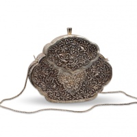  早期“孔雀图”银条编制手包一只，重：325g，银线编制包带，老工，图案繁复精美，五彩老包浆，海外回流，保存完好