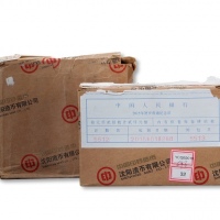  2013年鸡年贺岁流通纪念币原包约500枚，2015年羊年贺岁流通纪念币原盒约200枚，共计约700枚