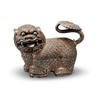  早期银狮一只，重：177g，造型优美，海外回流，完全未使用品