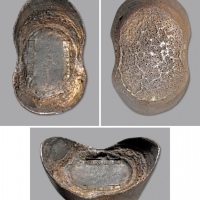  清安徽“咸丰元年”五十两银锭一枚，重：1845g，此“咸丰元年”年份官银非常少见，锭型完整，翅高挺周正，戳记深峻挺拔，深厚酱五彩包浆，带底光，品相上佳，十分难得，近未至完全未使用品，公博 MS61（1