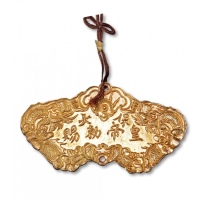  安南“保大皇帝勅赐·一项金磬”金制奖牌一枚，重：39.3g，磬，于1886年设计并颁发，专门用以奖赏具有高尚美德的男性，分为三个等级，两面均以双龙戏火珠图样进行装饰，正面以汉字标示出赏赐的等级，背面带