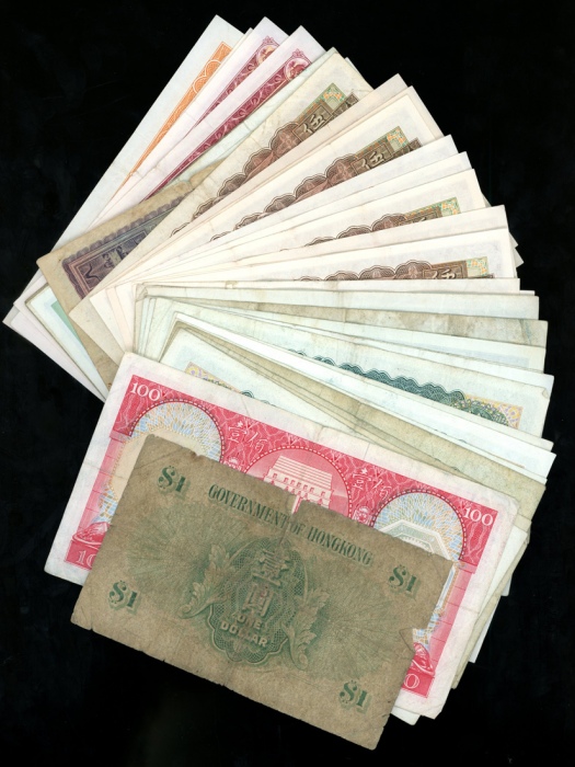  香港纸钞一组43枚， Hong Kong, a group of 43x notes, including Chartered Bank $5 (2), ND (1967), $10 (2), 195
