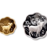  2015羊年梅花生肖1/2金币、1盎司银币各一枚