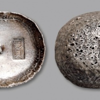  清四川“巴县·裕康”十两银锭一枚，重：362.3g，打制清晰，字戳完整，铸造规范，原味深色包浆，应为西南地区贸易用银，少见，完全未流通品