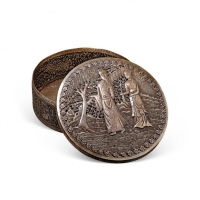  早期人物故事图镂空圆形银盒一件，重：1512g，老工，图案繁复精美，海外回流，保存完好