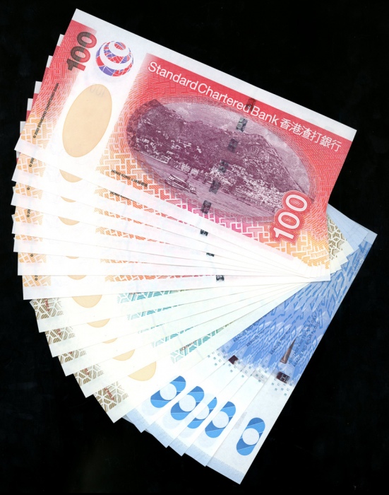  2016及2003年渣打银行20、50及100元连号三组共17枚，2016年20元5枚；2003年50元5枚，100元7枚；UNC品相 Standard Chartered Bank, Hong Ko