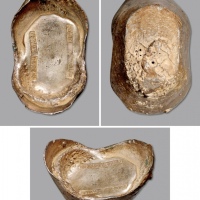  清山西“咸丰年月·平遥县·孟万春·足色”五十两银锭一枚，重：1857.9g，此锭铸造精良，造型美观，字戳清晰完整，文字秀美，原色银光粉亮，品相顶级，年份少见，如此品相保存百年极为难得，值得珍视与推重，