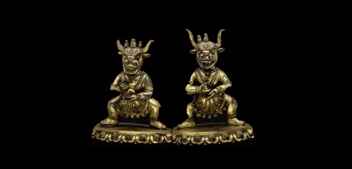 清铜制佛教鎏金护法一对 
