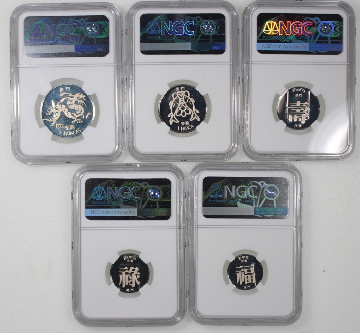  1985年澳门精铸币一套5枚，包括1、2、5毫，1及5元，5毫评NGC PF67 Ultra Cameo，5元PF 68 Ultra Cameo，其餘均為PF 69 Ultra Cameo，#6375