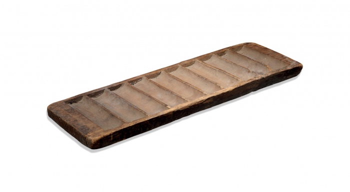  清民钱庄盛放钱币木制老托盘一件，包浆醇厚，状态自然，保存尚佳