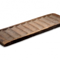  清民钱庄盛放钱币木制老托盘一件，包浆醇厚，状态自然，保存尚佳