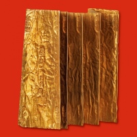  南宋“铁线巷 陈二郎 十分金”金叶一叠，总重量：37.2g，呈十页折叠状，每页所錾铭文清晰，金色纯正，金中泛红，保存完好，难得，极美品