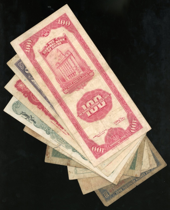  民国时期钞票22枚一组，品相不一，VF至EF，若干带锈渍，请参照图片，建议预览