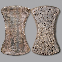  南宋“绍兴九年”五十两银铤一枚，重：1861.8g，刻字清晰，包浆厚重，工艺精良，参考品，返品不可，敬请买家自行斟酌