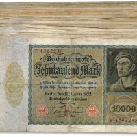  德国1922年10000马克共约396枚，整体约八至八五成新，敬请预览（具体数量以实际为准）