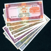  澳门纸钞一组36枚，包括：1981至84年由大西洋国海外汇理银行发行的10元两枚，50元一枚及100元两枚，1991年10元两枚，1996年20元一枚，2001年10元一枚，1999年100元两枚，2