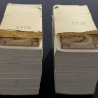  1952年香港政府1仙一组约1000枚，郭伯伟爵士签名，当中200枚还没开封，其他有轻微泛黄及碰痕 Government of Hong Kong, a group of about 1000x 1 