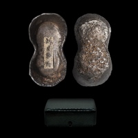  清十两素面银锭（贴朗贝勒府封签）朗贝勒府旧藏 公博评级1610047222 MS62 