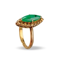  上海“久昌珠钻号”18K金镶翡翠戒指一枚，此号址设“山西路一三五号”，带原盒，少见，保存上佳