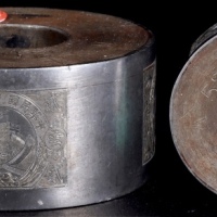  民国云南长城图印花税票2分钢制滚版，直径68mm，厚度32mm，刻印云南长城图2分印花税票四个