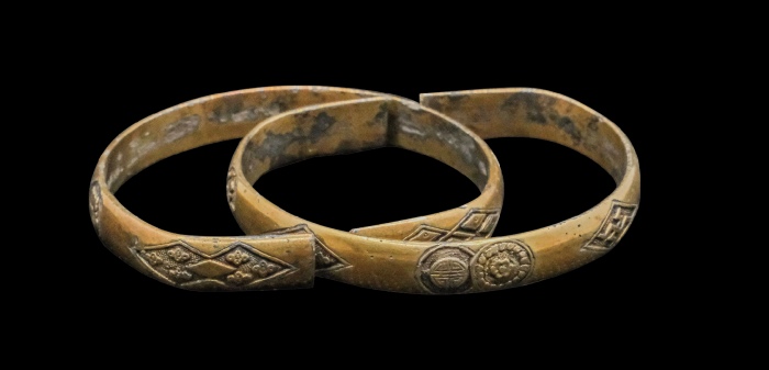  清包金银手镯一对 