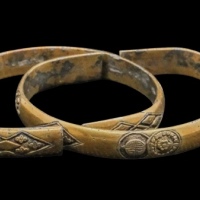  清包金银手镯一对 