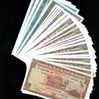  1963至1975年香港上海汇丰银行一组28枚，包括23枚5元, 5枚10元. UNC及EF品相 HongKong and Shanghai Banking Corporation, $5 (23),