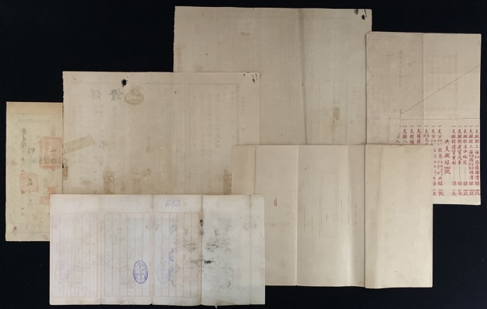 1920年代南京及香港广生行文档一组6枚,包括1927及29年保证单,1926年经理章程,上有创办人冯福田手签署名,1927年购货合约,1928年丁卯年结册,及1939年云南复旦报广告费收据一枚,购货 1920年代南京及香港广生行文档一组6枚,包括1927及29年保证单,1926年经理章程,上有创办人冯福田手签署名,1927年购货合约,1928年丁卯年结册,及1939年云南复旦报广告费收据一枚,购货