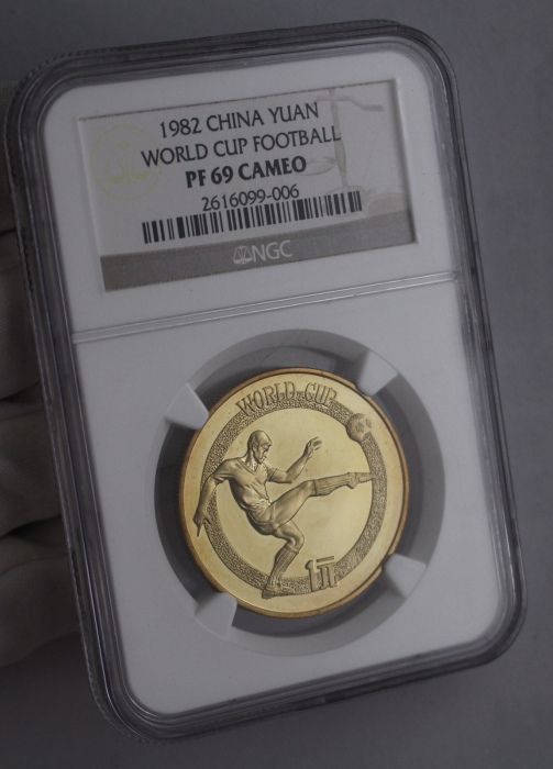  1982年铜足球 NGC PF69CA（老标）