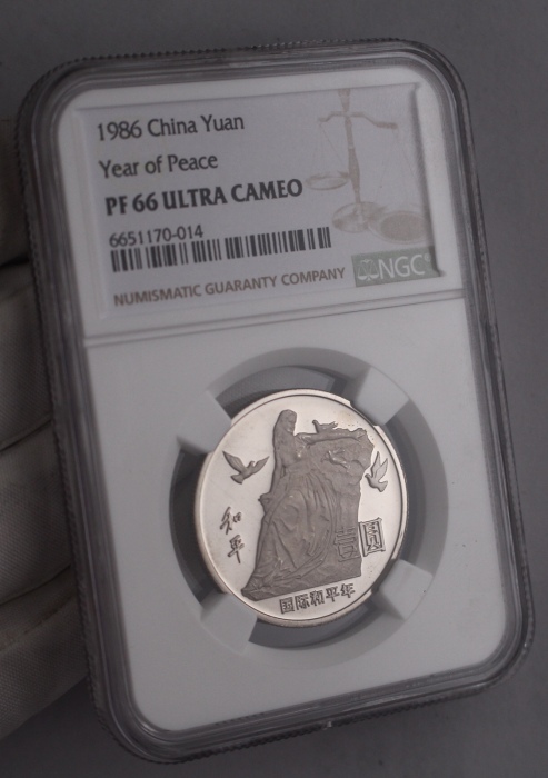  1986年国际和平年纪念壹圆肥鸽精制 NGC PF 66