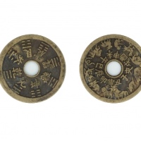  清代苏炉十二生肖背八卦圆孔加边齿花钱  美品