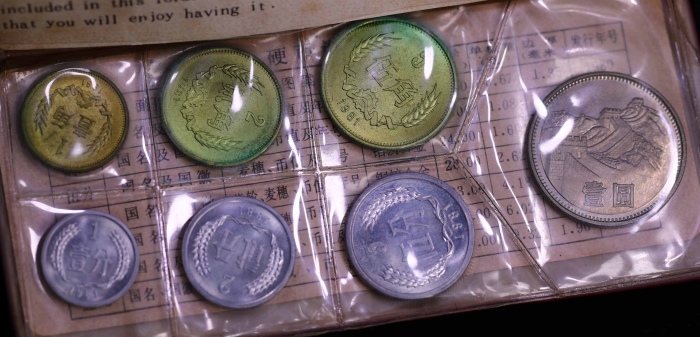  1981年普制套装流通硬币（红皮本）