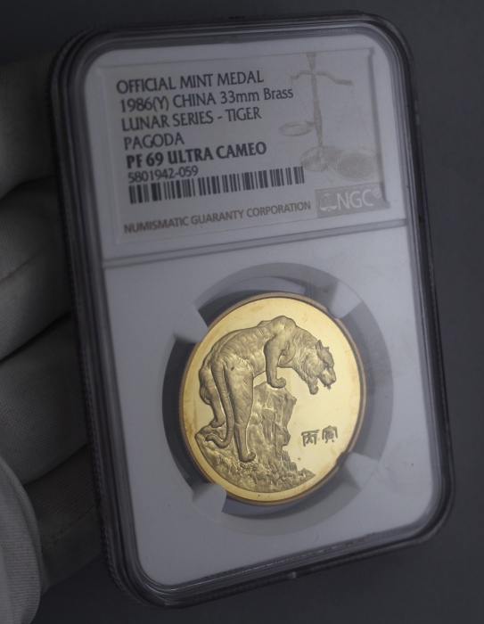  1986年沈币生肖虎精制铜章 NGC PF 69
