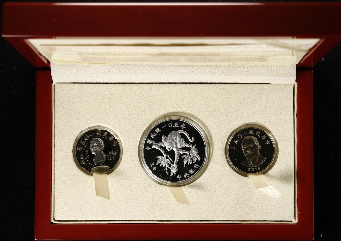  2006年台湾精制套币一组。三枚。生肖系列。猴年。CHINA. Taiwan. Proof Set (3 Pieces), 2016. Lunar Series, Year of the Monkey